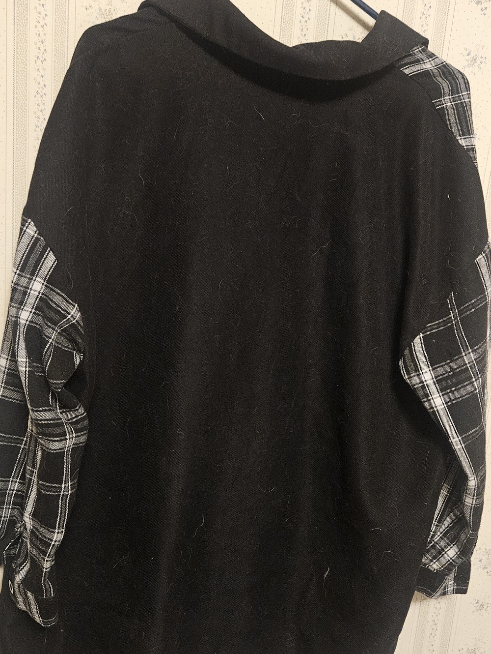 2x Button Down - Picture 2 of 3